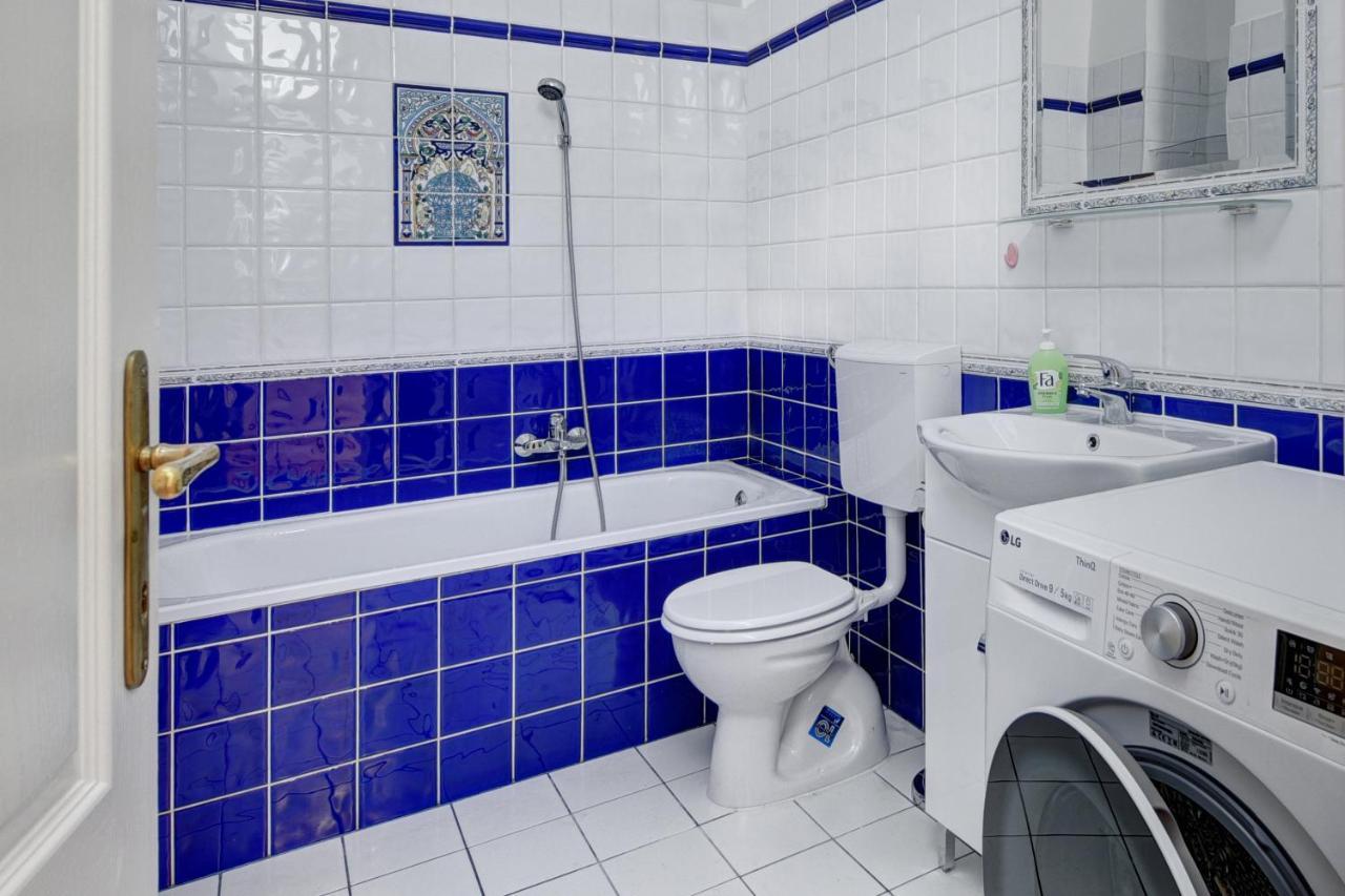 Free Garage Parking, Ac And Bikes In The Downtown Apartment Budapest Exterior photo