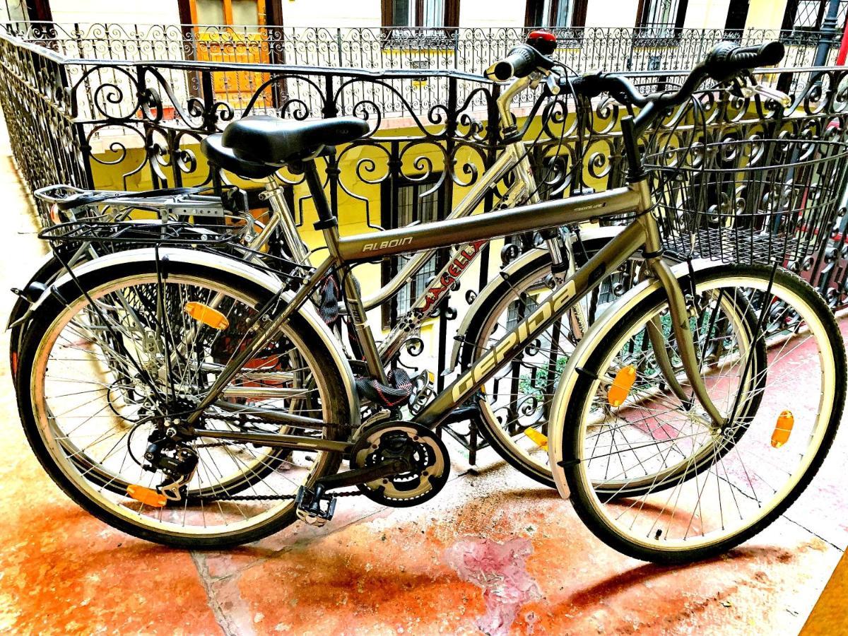 Free Garage Parking, Ac And Bikes In The Downtown Apartment Budapest Exterior photo