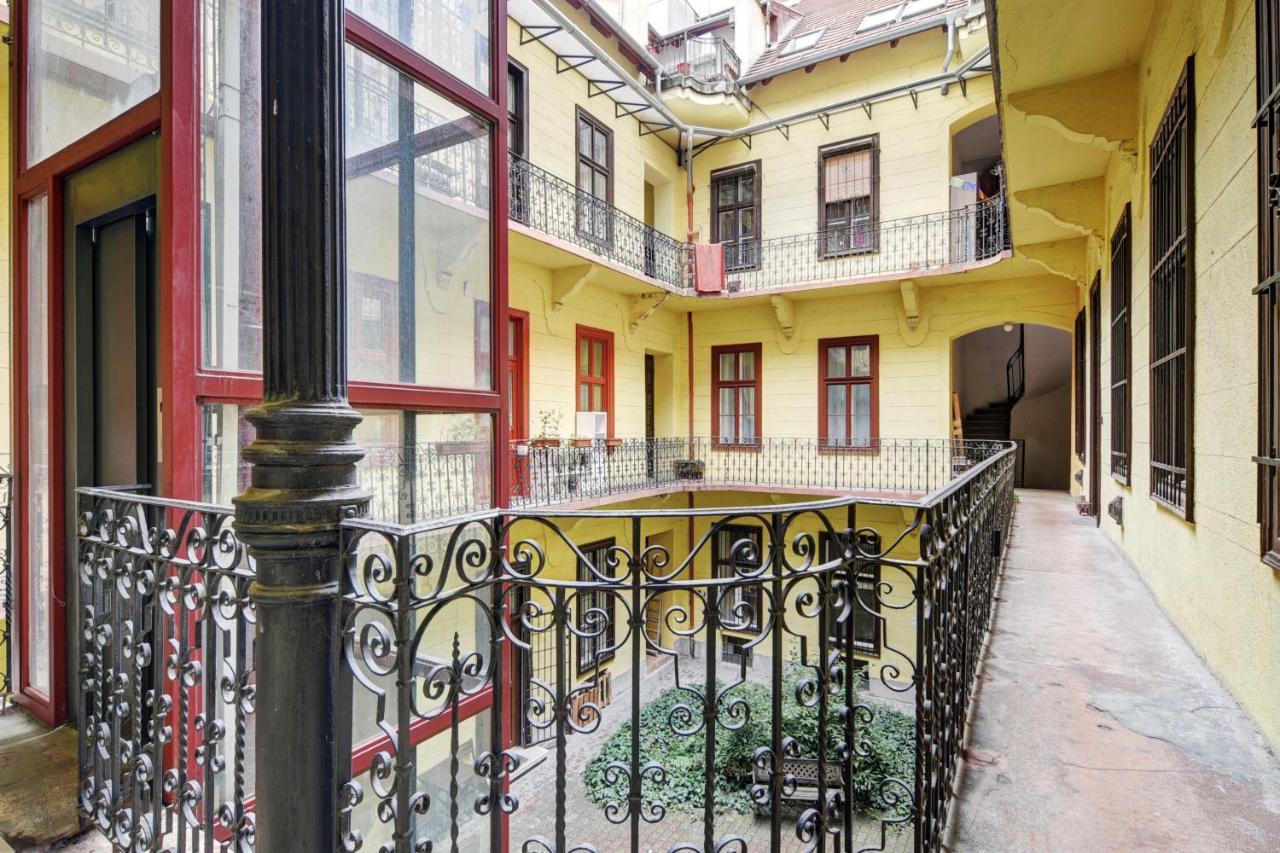 Free Garage Parking, Ac And Bikes In The Downtown Apartment Budapest Exterior photo