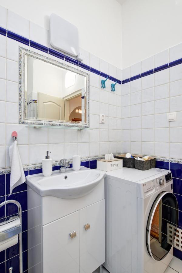 Free Garage Parking, Ac And Bikes In The Downtown Apartment Budapest Exterior photo