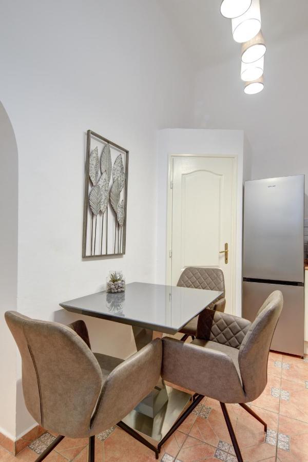 Free Garage Parking, Ac And Bikes In The Downtown Apartment Budapest Exterior photo